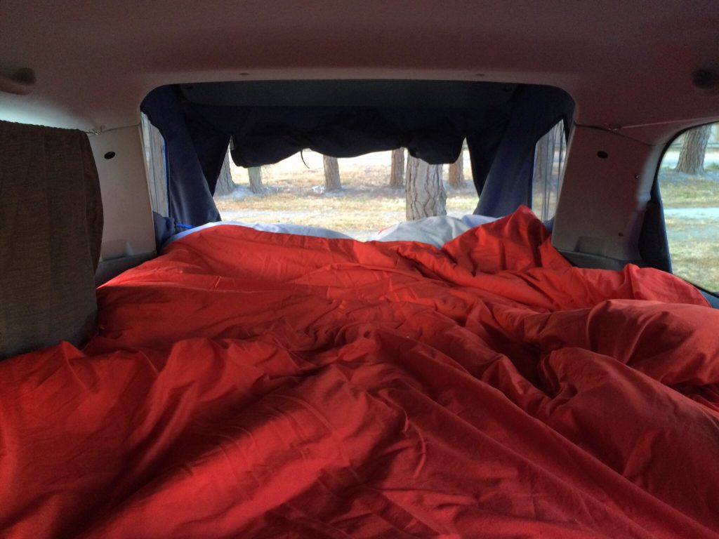 spaceships_camper_bed